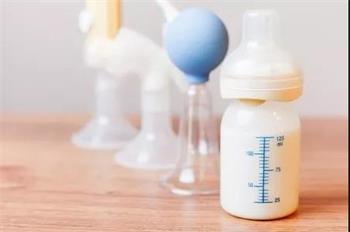 1577343340590854.jpg 母乳喂養(yǎng)